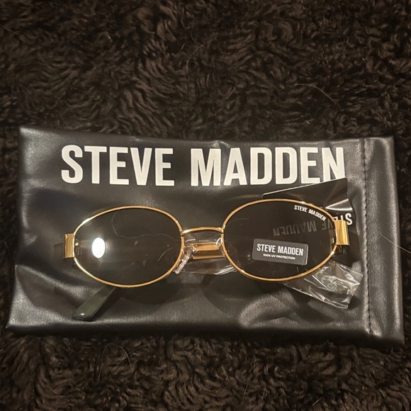 Brand new Steve Madden Oval Gold and Black Sunglasses - Picture 2 of 10